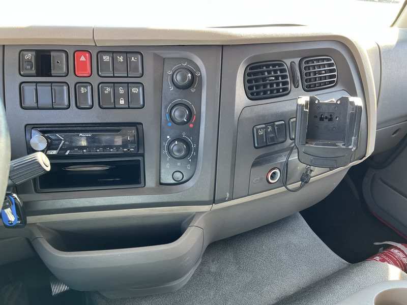 DAF LF 210 FA / 12 Ton / 376 dkm / Box / Laadklep / NL truck - Kamion sa zatvorenim sandukom: slika 4 DAF LF 210 FA / 12 Ton / 376 dkm / Box / Laadklep / NL truck - Kamion sa zatvorenim sandukom: slika 4