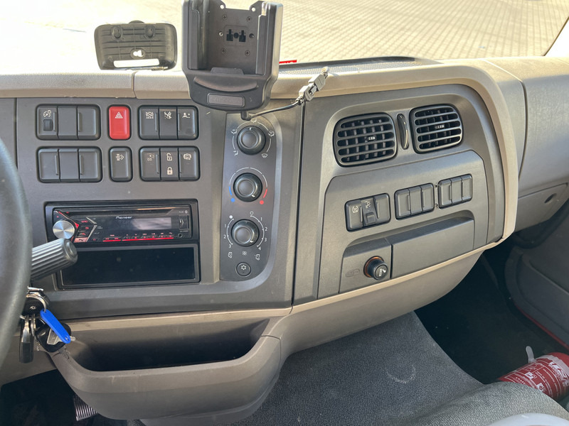 DAF LF 210 FA / 12 Ton / 394 dkm / Box / Loadlift / NL Truck - Kamion sa zatvorenim sandukom: slika 5 DAF LF 210 FA / 12 Ton / 394 dkm / Box / Loadlift / NL Truck - Kamion sa zatvorenim sandukom: slika 5