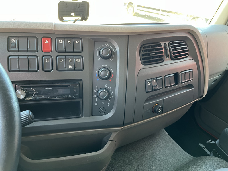 DAF LF 210 FA / 12 Ton / 419 dkm / Koffer / LBW 1500 kg / NL LKW - Kamion sa zatvorenim sandukom: slika 5 DAF LF 210 FA / 12 Ton / 419 dkm / Koffer / LBW 1500 kg / NL LKW - Kamion sa zatvorenim sandukom: slika 5