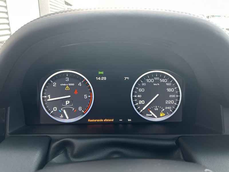 Land Rover Range Rover Vogue TD V8 / 2 Seats / Leder / APK TUV 05-26 - Mali kombi: slika 5 Land Rover Range Rover Vogue TD V8 / 2 Seats / Leder / APK TUV 05-26 - Mali kombi: slika 5