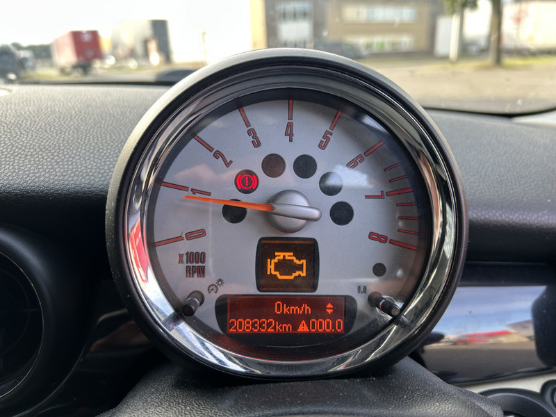 MINI Clubman 1.6 Cooper RHD / Airco / APK TUV 11-25 - Automobil: slika 5 MINI Clubman 1.6 Cooper RHD / Airco / APK TUV 11-25 - Automobil: slika 5