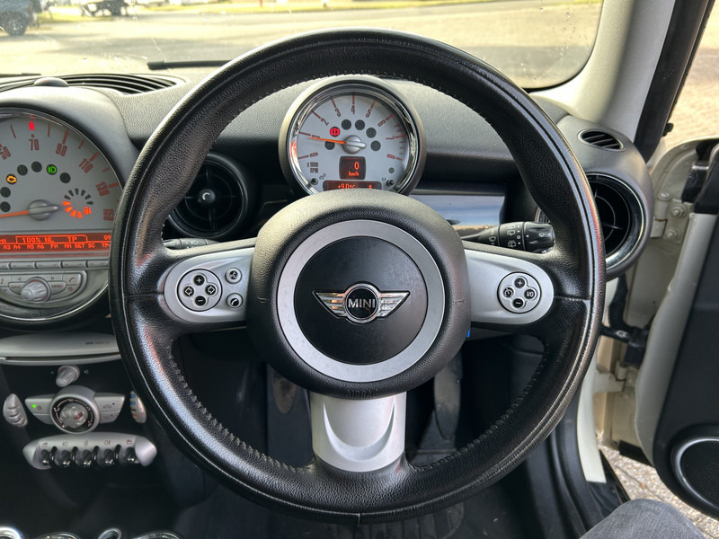 MINI Clubman 1.6 Cooper RHD / Airco / APK TUV 11-25 - Automobil: slika 4 MINI Clubman 1.6 Cooper RHD / Airco / APK TUV 11-25 - Automobil: slika 4