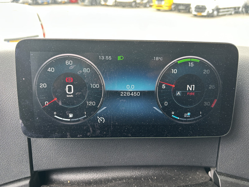 Mercedes-Benz Actros 2124 / Carrier Supra 850 -30 gr / Koeler / Laadklep / APK 03-26 - Hladnjača: slika 4 Mercedes-Benz Actros 2124 / Carrier Supra 850 -30 gr / Koeler / Laadklep / APK 03-26 - Hladnjača: slika 4