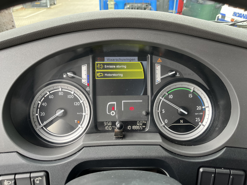 DAF XF 440 FT SC / Mega - Low Deck / 2 Tanks / Stand Klima / New Tacho V2 - Tegljač: slika 4 DAF XF 440 FT SC / Mega - Low Deck / 2 Tanks / Stand Klima / New Tacho V2 - Tegljač: slika 4