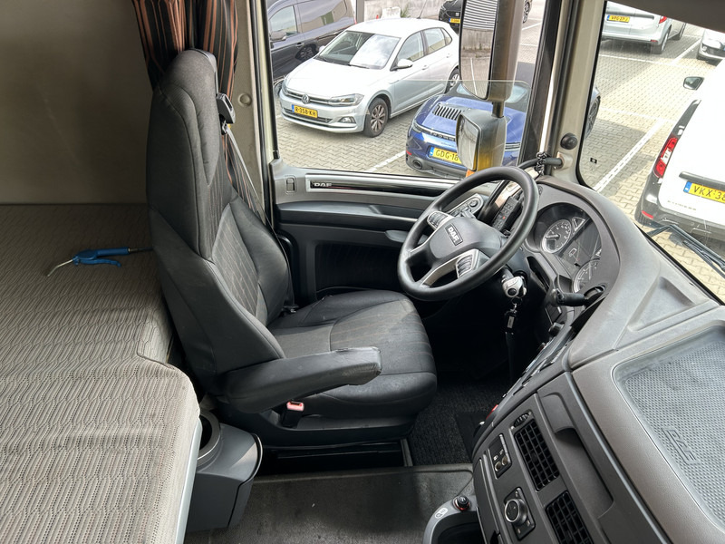 DAF XF 450 FT Space Cab / 813 dkm / New Tacho V2 / New Clutch / NL Truck - Tegljač: slika 3 DAF XF 450 FT Space Cab / 813 dkm / New Tacho V2 / New Clutch / NL Truck - Tegljač: slika 3