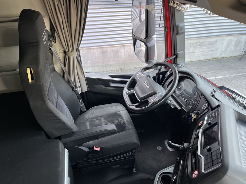 Iveco S-Way AT 420 / Full LED / 569 dkm / 2 Tanks / 2 Fridge / APK TUV 03-26 - Tegljač: slika 3 Iveco S-Way AT 420 / Full LED / 569 dkm / 2 Tanks / 2 Fridge / APK TUV 03-26 - Tegljač: slika 3