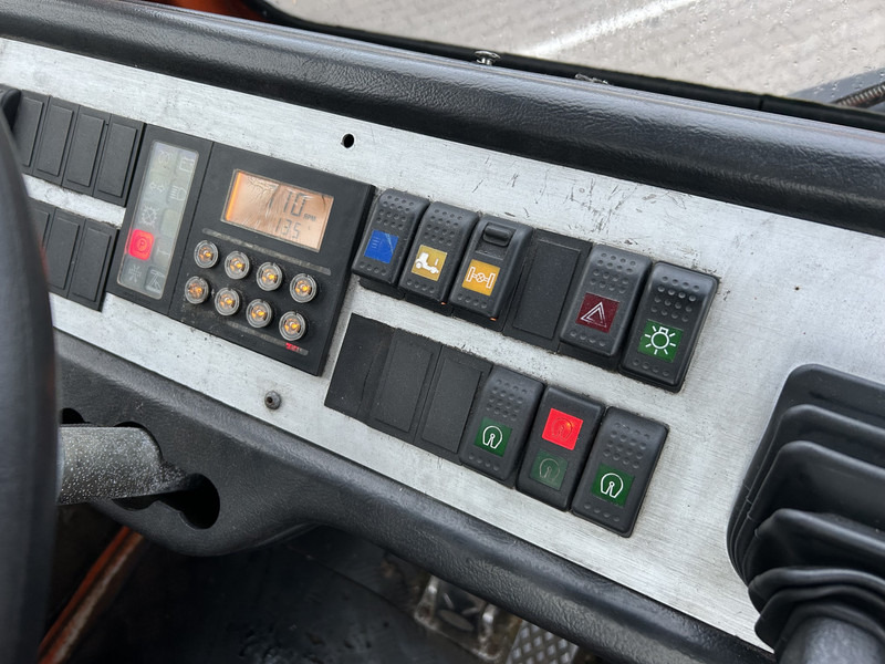 Terberg YT 182 Terminal Tractor / Allison - Cummins - Tegljač: slika 5 Terberg YT 182 Terminal Tractor / Allison - Cummins - Tegljač: slika 5