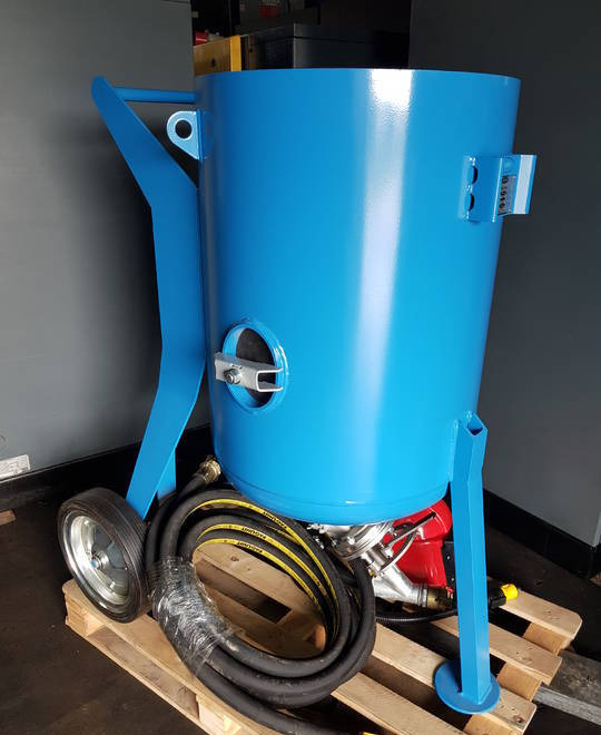 PIASKARKA OCZYSZCZARKA CLEMCO 200L KOMPLET - Građevinska oprema: slika 4 PIASKARKA OCZYSZCZARKA CLEMCO 200L KOMPLET - Građevinska oprema: slika 4