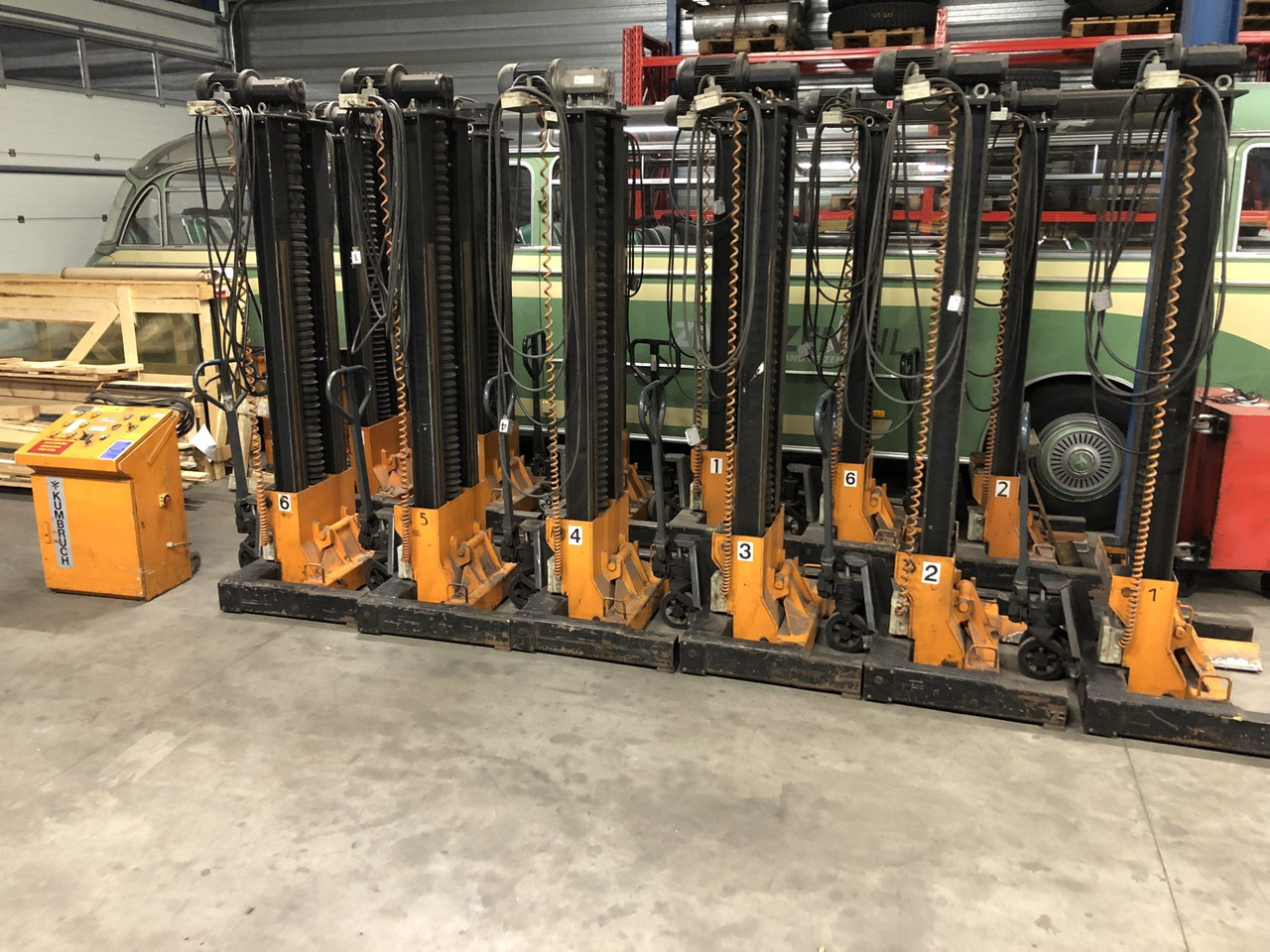Mobiele Hefkolommen 6 x 5 ton - Гаражна опрема: slika 1 Mobiele Hefkolommen 6 x 5 ton - Гаражна опрема: slika 1