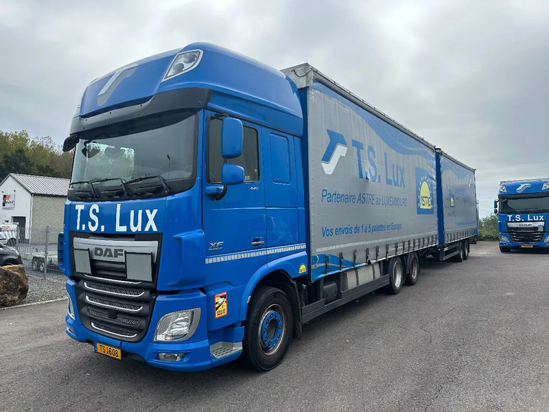 DAF XF 440 6x2 / SUPERSPACECAB / KOMBI MIT ANHANGER SCHMITZ 2016 / DURCHLADEN / 2 STUCK - Kamion sa ceradom: slika 1 DAF XF 440 6x2 / SUPERSPACECAB / KOMBI MIT ANHANGER SCHMITZ 2016 / DURCHLADEN / 2 STUCK - Kamion sa ceradom: slika 1