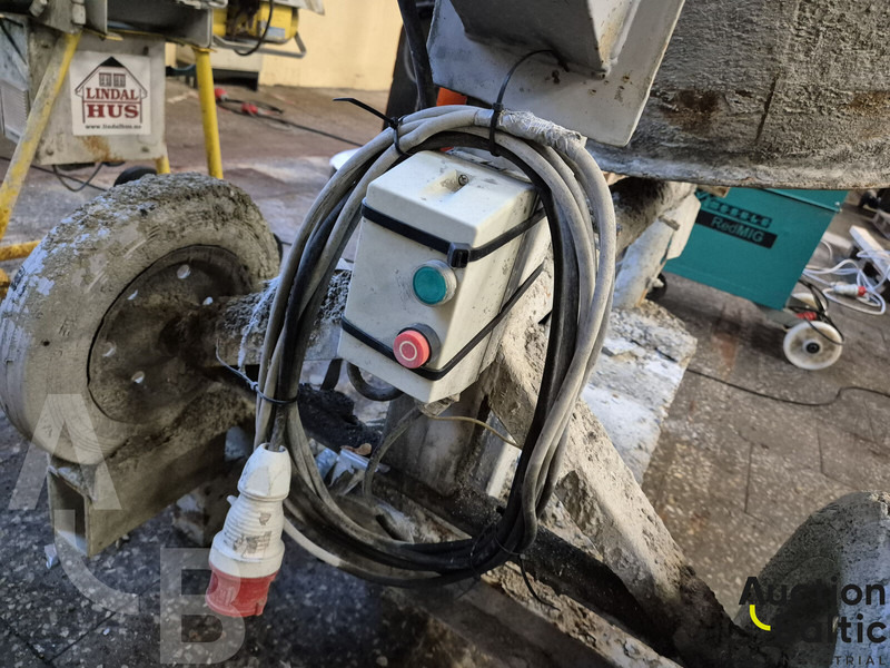 Concrete mixer - Mešalica za beton: slika 5 Concrete mixer - Mešalica za beton: slika 5