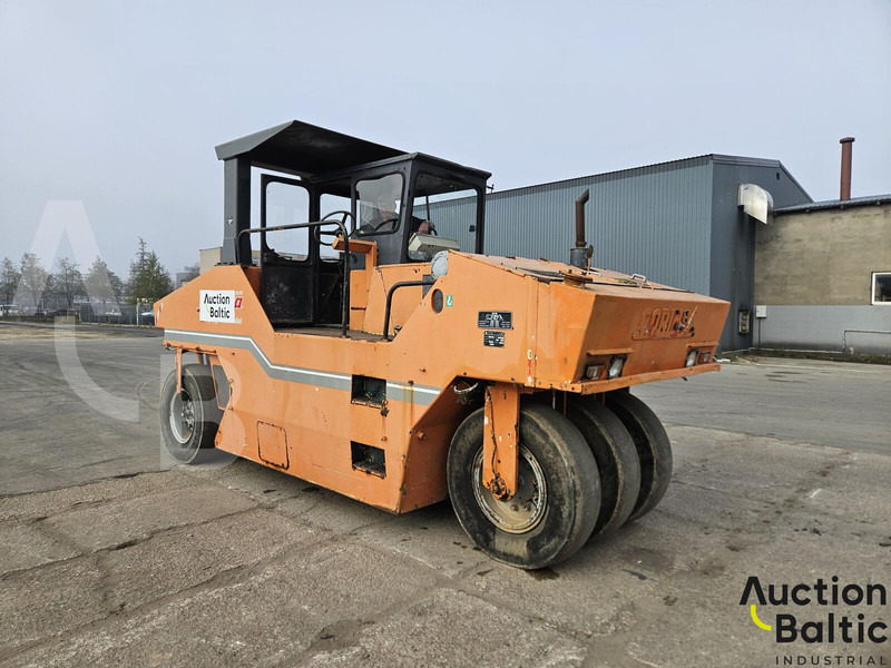 Corinsa CCN 1222 - Pneumatski valjak: slika 1 Corinsa CCN 1222 - Pneumatski valjak: slika 1