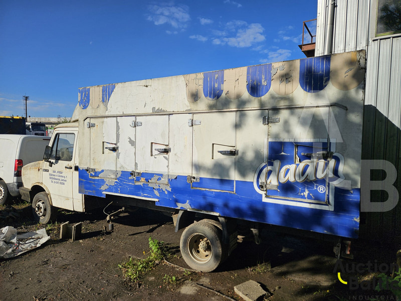 DAF V 400 - Dostavno vozilo sa zatvorenim sandukom: slika 2 DAF V 400 - Dostavno vozilo sa zatvorenim sandukom: slika 2