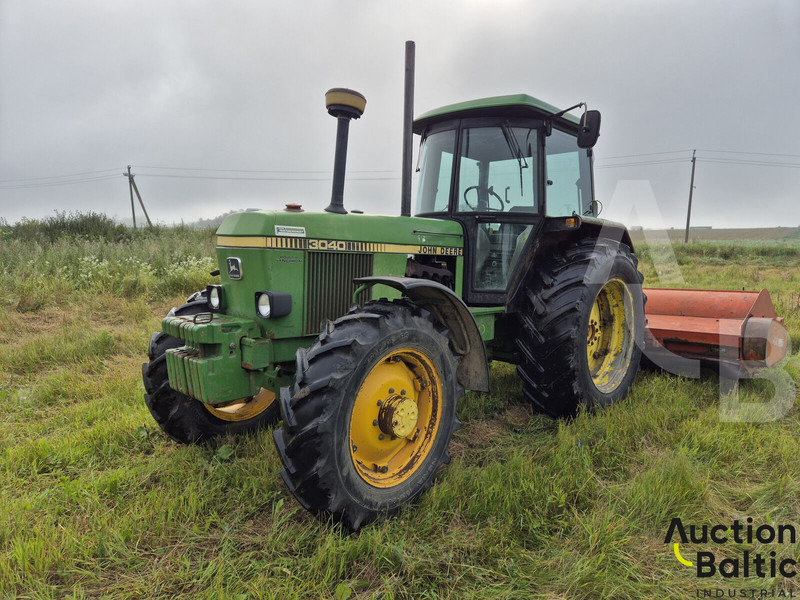 John Deere MFWD - Traktor: slika 2 John Deere MFWD - Traktor: slika 2