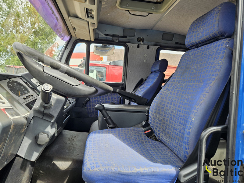 MAN 18.225 - Kamion sa golom šasijom i zatvorenom kabinom: slika 5 MAN 18.225 - Kamion sa golom šasijom i zatvorenom kabinom: slika 5