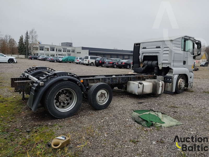 MAN TGS18.400 - Kamion sa golom šasijom i zatvorenom kabinom: slika 3 MAN TGS18.400 - Kamion sa golom šasijom i zatvorenom kabinom: slika 3