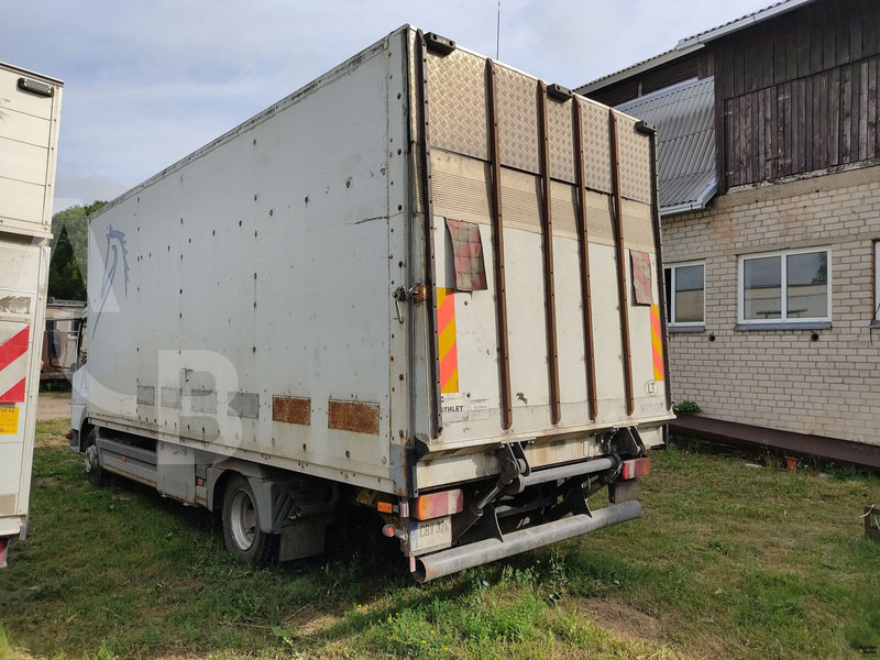 Mercedes-Benz 815 - Kamion za prevoz konja: slika 5 Mercedes-Benz 815 - Kamion za prevoz konja: slika 5