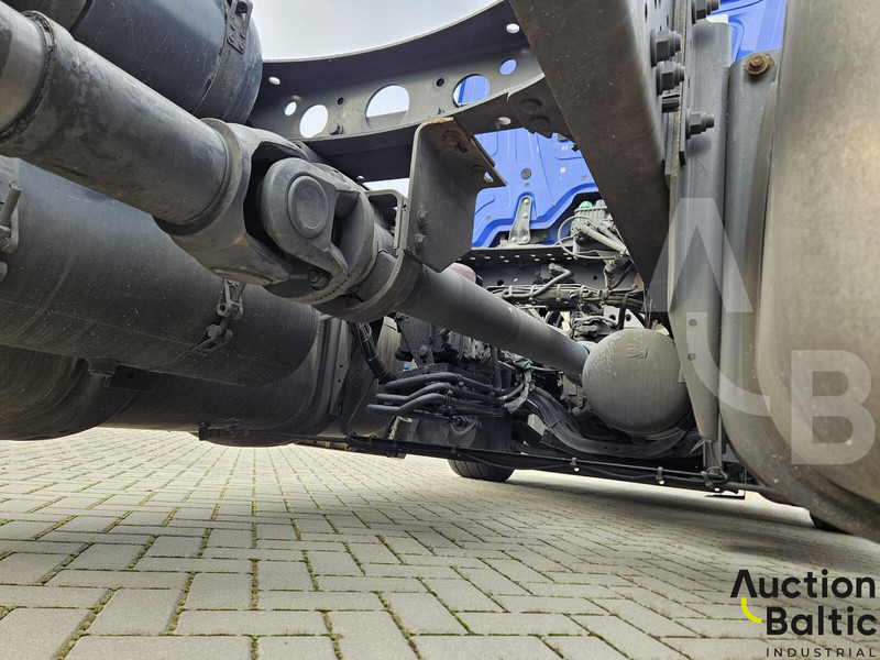 Kamion sa golom šasijom i zatvorenom kabinom Mercedes-Benz Actros 1843: slika 11