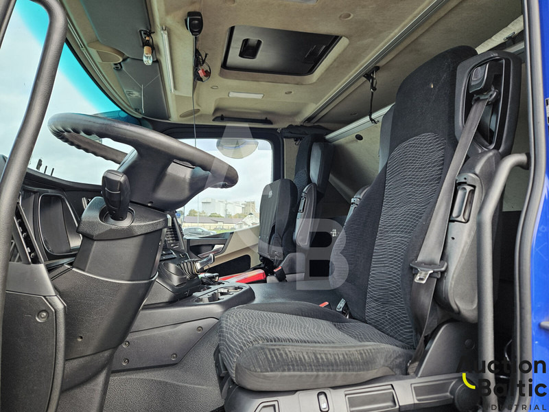 Kamion sa golom šasijom i zatvorenom kabinom Mercedes-Benz Actros 1843: slika 7