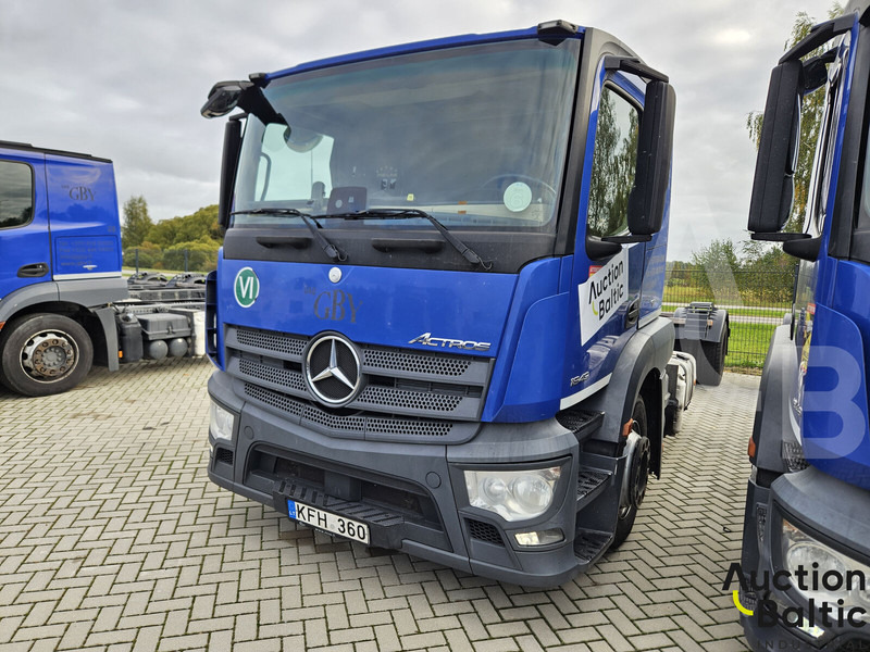 Mercedes-Benz Actros 1843 - Kamion sa golom šasijom i zatvorenom kabinom: slika 2 Mercedes-Benz Actros 1843 - Kamion sa golom šasijom i zatvorenom kabinom: slika 2