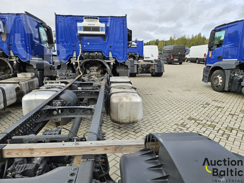 Mercedes-Benz Actros 1843 - Kamion sa golom šasijom i zatvorenom kabinom: slika 5 Mercedes-Benz Actros 1843 - Kamion sa golom šasijom i zatvorenom kabinom: slika 5