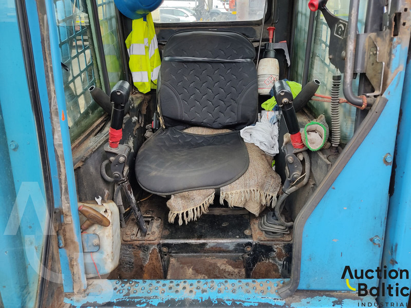 New Holland LS 185 B - Mini utovarivač: slika 5 New Holland LS 185 B - Mini utovarivač: slika 5