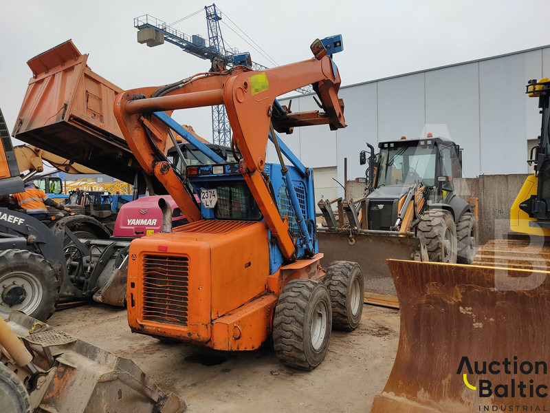 New Holland LS 185 B - Mini utovarivač: slika 4 New Holland LS 185 B - Mini utovarivač: slika 4