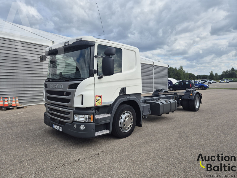Scania P 450 - Kamion sa golom šasijom i zatvorenom kabinom: slika 1 Scania P 450 - Kamion sa golom šasijom i zatvorenom kabinom: slika 1