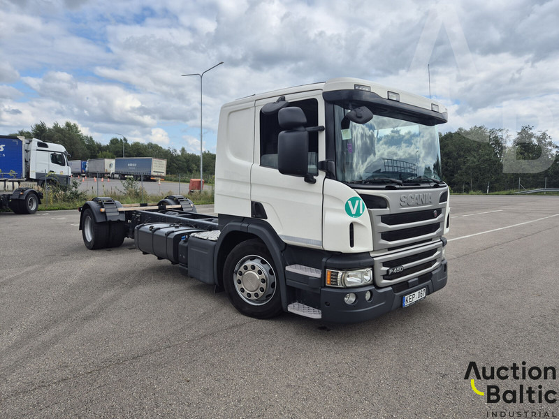 Scania P 450 - Kamion sa golom šasijom i zatvorenom kabinom: slika 2 Scania P 450 - Kamion sa golom šasijom i zatvorenom kabinom: slika 2