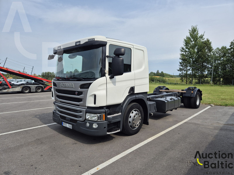 Scania P 450 - Kamion sa golom šasijom i zatvorenom kabinom: slika 1 Scania P 450 - Kamion sa golom šasijom i zatvorenom kabinom: slika 1