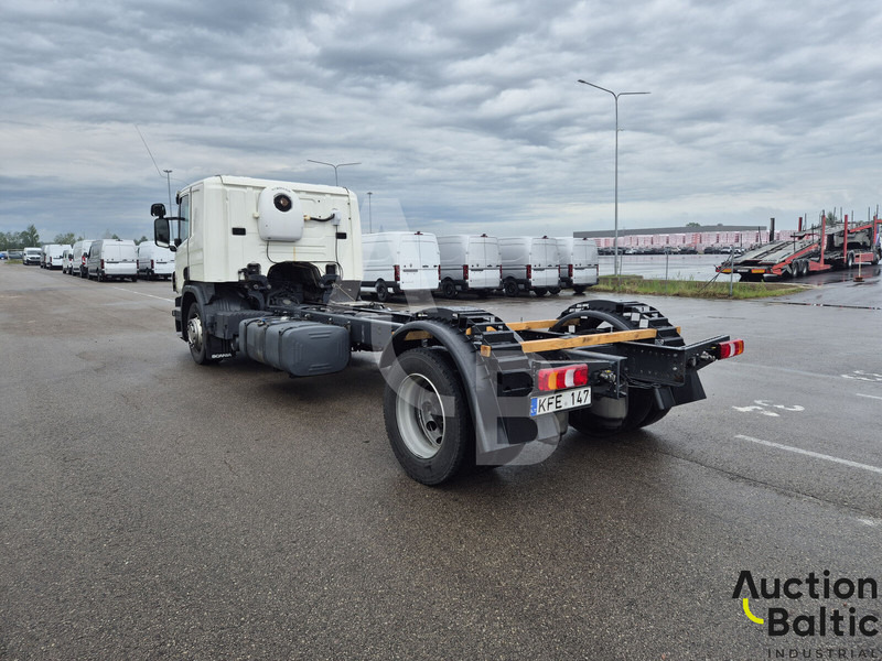 Scania P 450 - Kamion sa golom šasijom i zatvorenom kabinom: slika 4 Scania P 450 - Kamion sa golom šasijom i zatvorenom kabinom: slika 4