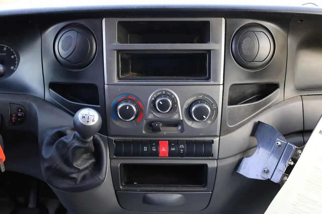 Dostavno vozilo sa zatvorenim sandukom Iveco Daily/ Regalsystem/Luftfeder/1. Hand: slika 10 Dostavno vozilo sa zatvorenim sandukom Iveco Daily/ Regalsystem/Luftfeder/1. Hand: slika 10