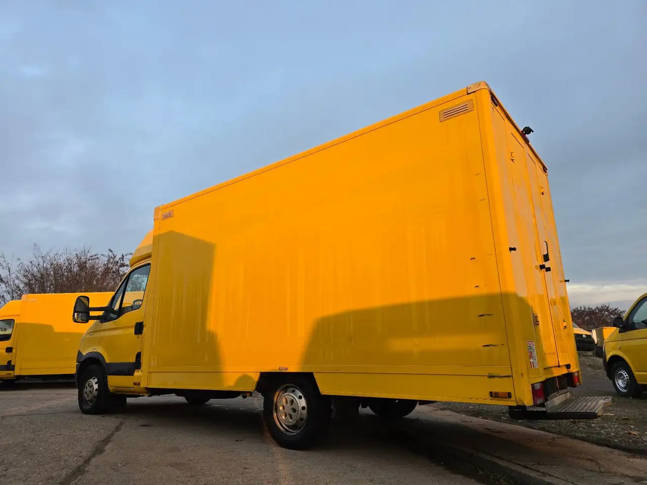 Iveco Daily/ Regalsystem/Luftfeder/1. Hand - Dostavno vozilo sa zatvorenim sandukom: slika 4 Iveco Daily/ Regalsystem/Luftfeder/1. Hand - Dostavno vozilo sa zatvorenim sandukom: slika 4