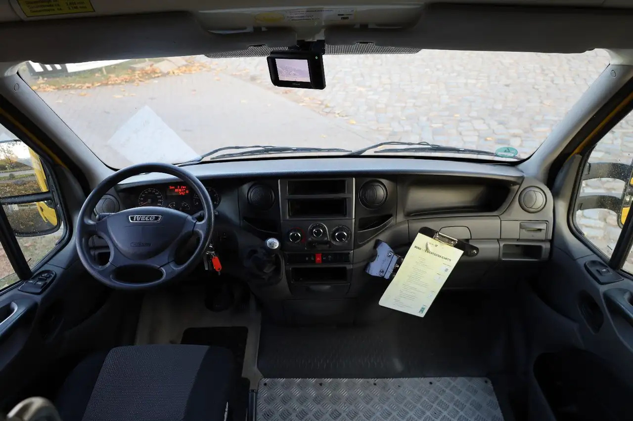 Dostavno vozilo sa zatvorenim sandukom Iveco Daily/ Regalsystem/Luftfeder/1. Hand: slika 9 Dostavno vozilo sa zatvorenim sandukom Iveco Daily/ Regalsystem/Luftfeder/1. Hand: slika 9