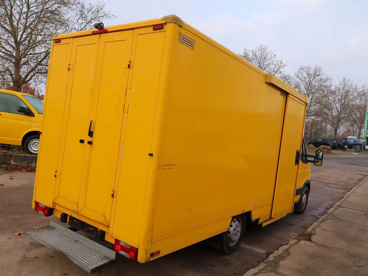 Iveco Daily/ Regalsystem/Luftfeder/1. Hand - Dostavno vozilo sa zatvorenim sandukom: slika 4 Iveco Daily/ Regalsystem/Luftfeder/1. Hand - Dostavno vozilo sa zatvorenim sandukom: slika 4