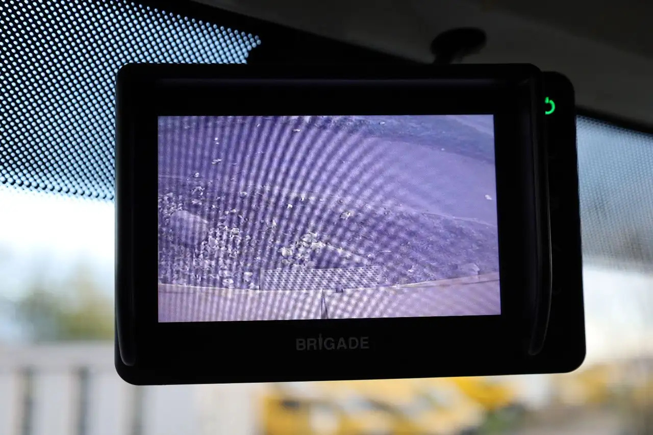 Dostavno vozilo sa zatvorenim sandukom Iveco Daily/ Regalsystem/Luftfeder/1. Hand: slika 11 Dostavno vozilo sa zatvorenim sandukom Iveco Daily/ Regalsystem/Luftfeder/1. Hand: slika 11