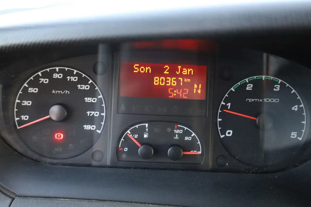 Dostavno vozilo sa zatvorenim sandukom Iveco Daily/ Regalsystem/Luftfeder/1. Hand: slika 12 Dostavno vozilo sa zatvorenim sandukom Iveco Daily/ Regalsystem/Luftfeder/1. Hand: slika 12