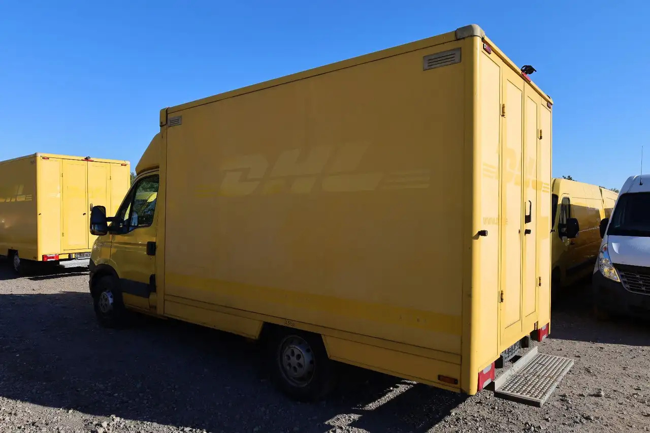 Iveco Daily/ Regalsystem/Luftfeder/KURZ/1. Hand - Dostavno vozilo sa zatvorenim sandukom: slika 4 Iveco Daily/ Regalsystem/Luftfeder/KURZ/1. Hand - Dostavno vozilo sa zatvorenim sandukom: slika 4