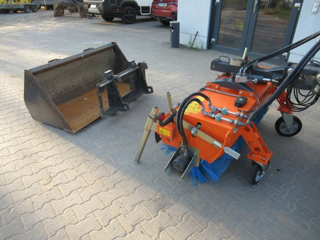 GiANT V452T X-Tra HD Kehrmaschine/Streuer - Utovarivač točkaš: slika 5 GiANT V452T X-Tra HD Kehrmaschine/Streuer - Utovarivač točkaš: slika 5