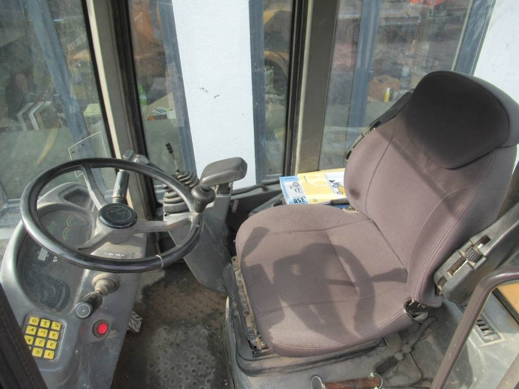 Utovarivač točkaš Volvo L 30 B: slika 11