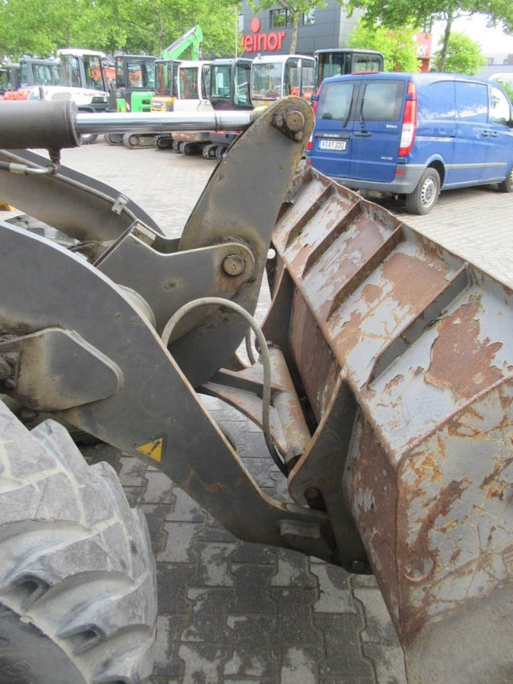 Utovarivač točkaš Volvo L 30 B: slika 9