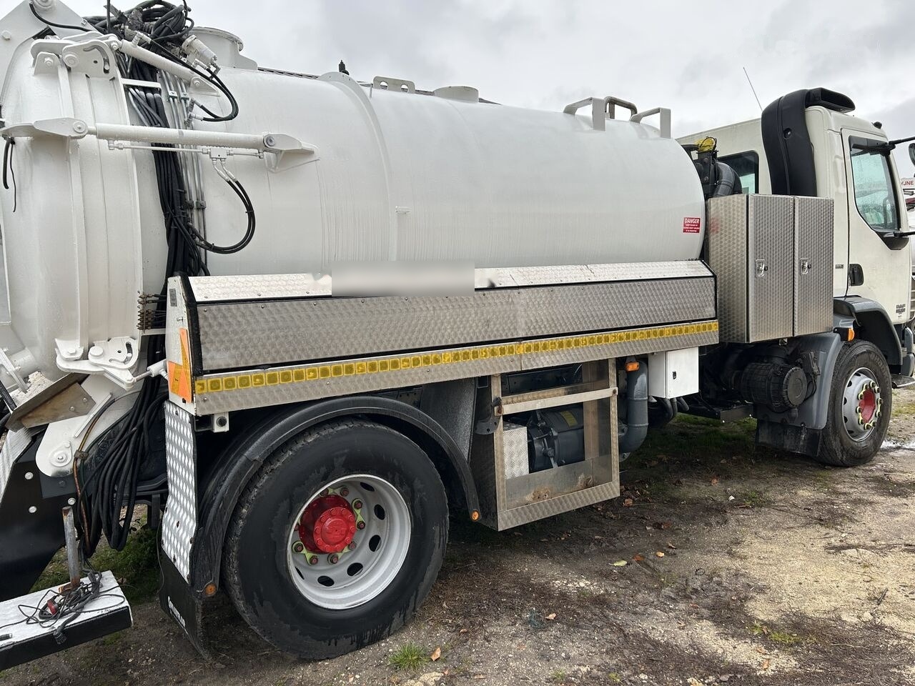 DAF LF55.250 combi tanker - Vakuumska cisterna: slika 2 DAF LF55.250 combi tanker - Vakuumska cisterna: slika 2