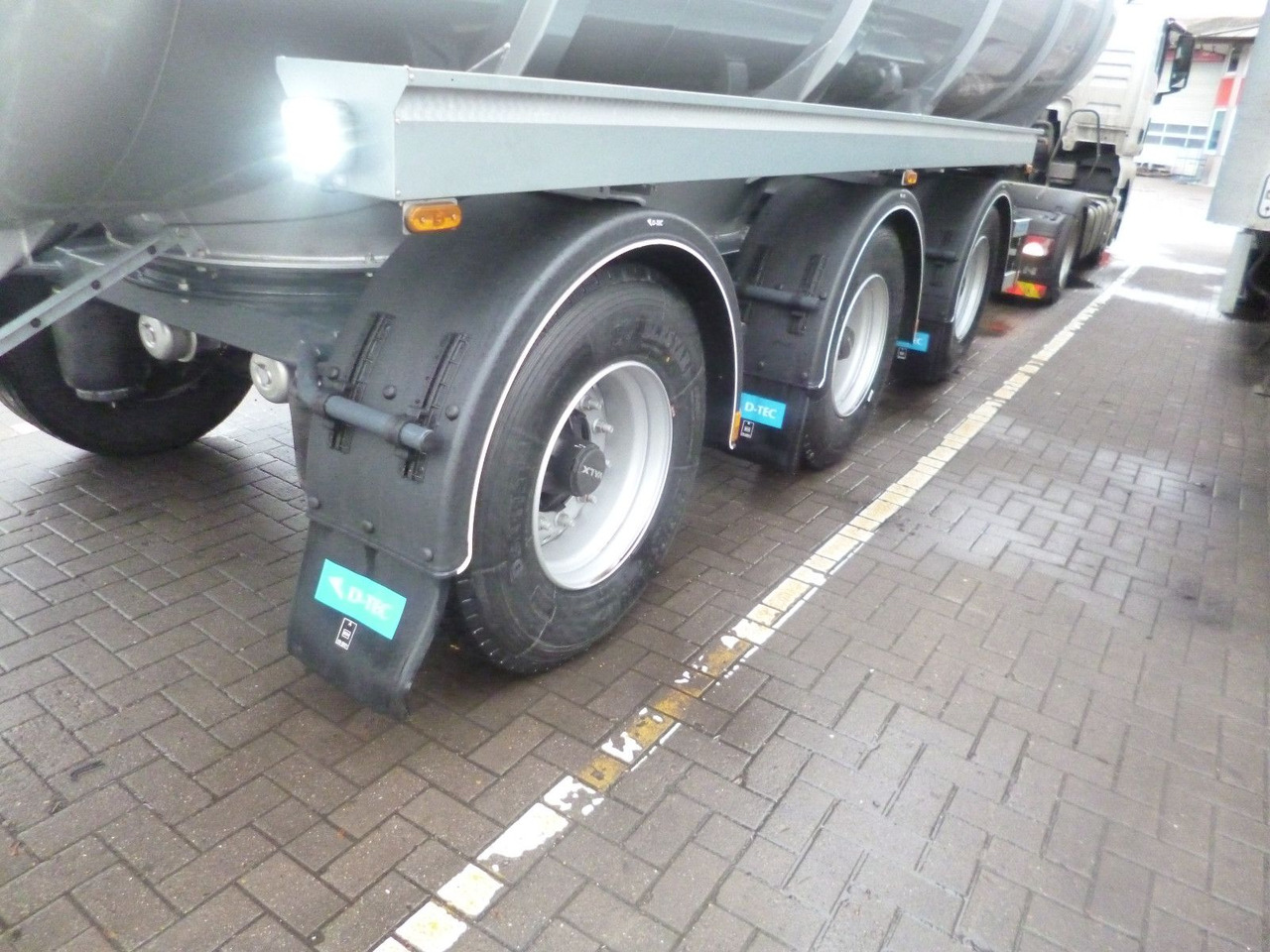 Novu Poluprikolica cisterna D-TEC TANKTRAILER FV2011-20-R295 D-TEC Gülletanker FV2011 Zwangslenkung: slika 15