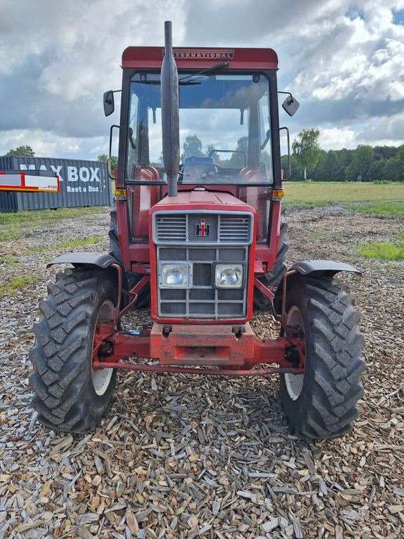 IHC 833 Allrad Kabine IHC 833 Allrad Kabine - Traktor: slika 2 IHC 833 Allrad Kabine IHC 833 Allrad Kabine - Traktor: slika 2