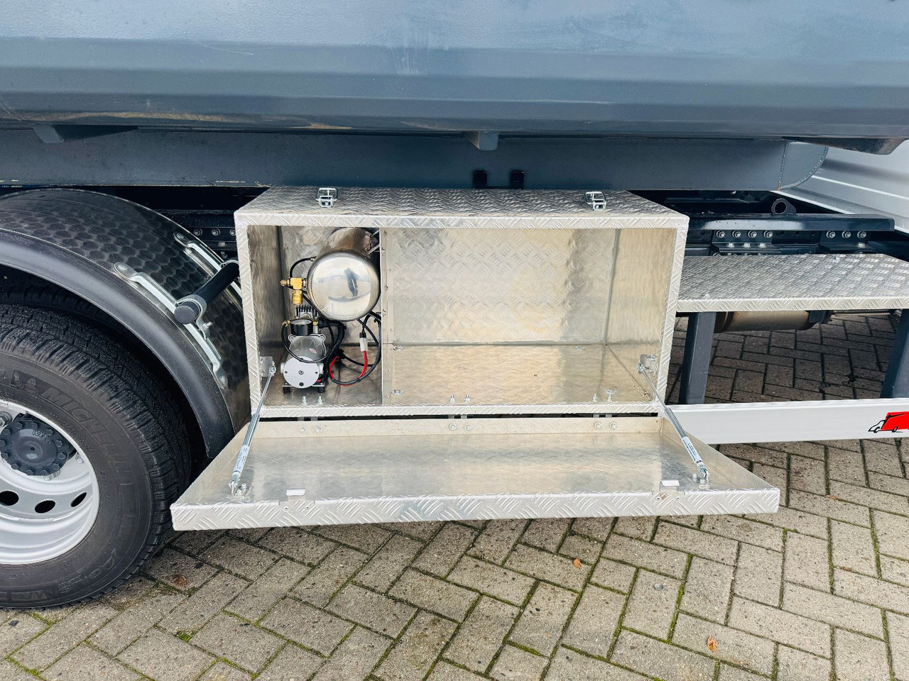 Iveco Daily 70C18H Hyva Abrollkipper - Kamion sa hidrauličnom kukom: slika 5 Iveco Daily 70C18H Hyva Abrollkipper - Kamion sa hidrauličnom kukom: slika 5