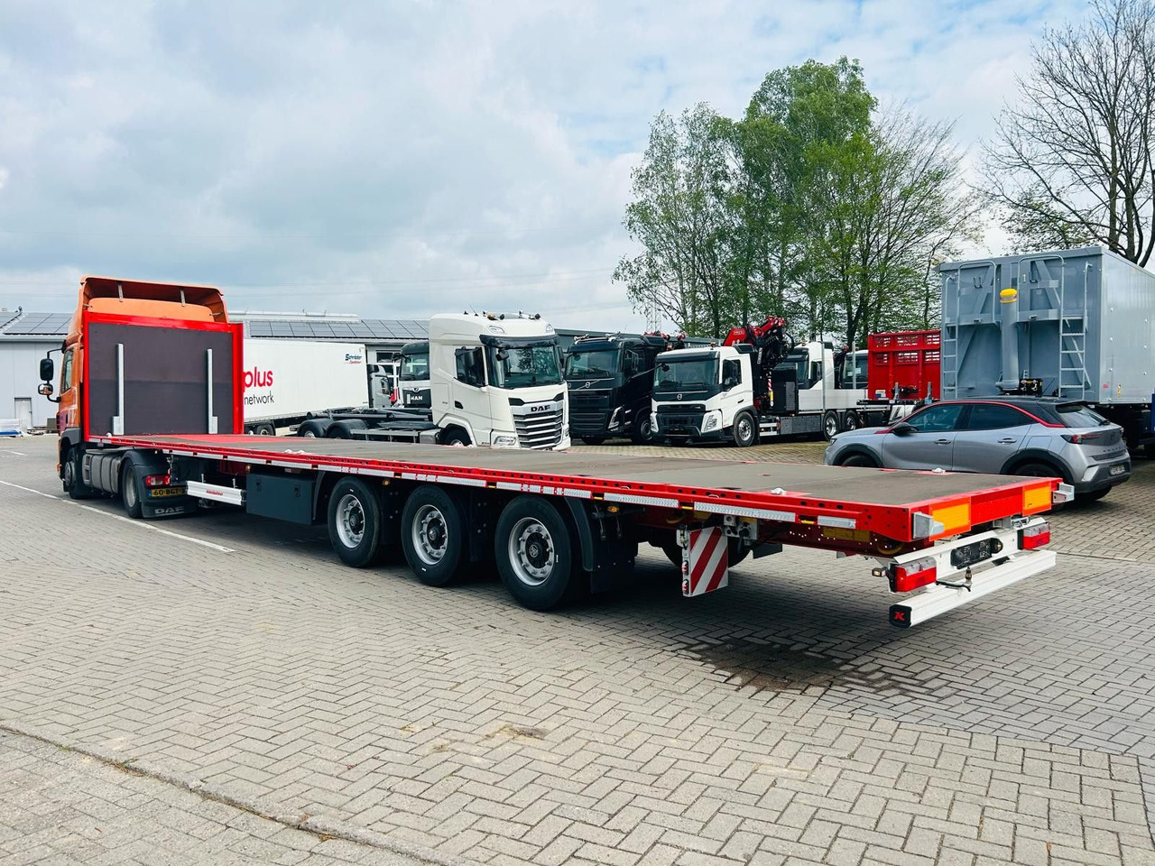 Kässbohrer K.SFS M Mega Plattform Auflieger Sofort Verfügba - Plato poluprikolica: slika 3 Kässbohrer K.SFS M Mega Plattform Auflieger Sofort Verfügba - Plato poluprikolica: slika 3