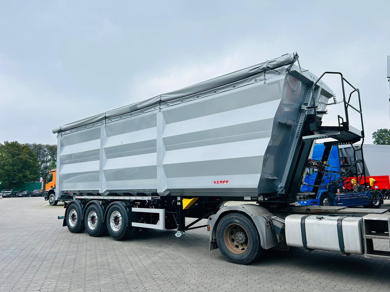 Kempf SKM 36/3 SHL-Light 3-Achs Stahl Kipper 51m³ - Poluprikolica istovarivača: slika 2 Kempf SKM 36/3 SHL-Light 3-Achs Stahl Kipper 51m³ - Poluprikolica istovarivača: slika 2