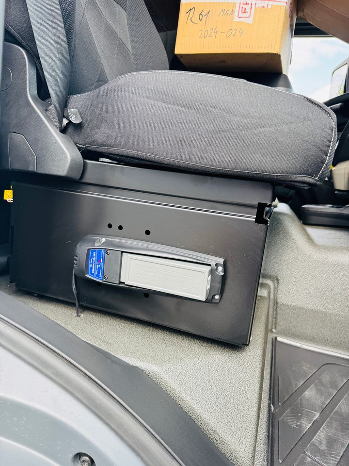 Kamion sa dizalicom MAN 18.320 4x2 mit Fassi Ladekran Sofort Verfügbar: slika 8