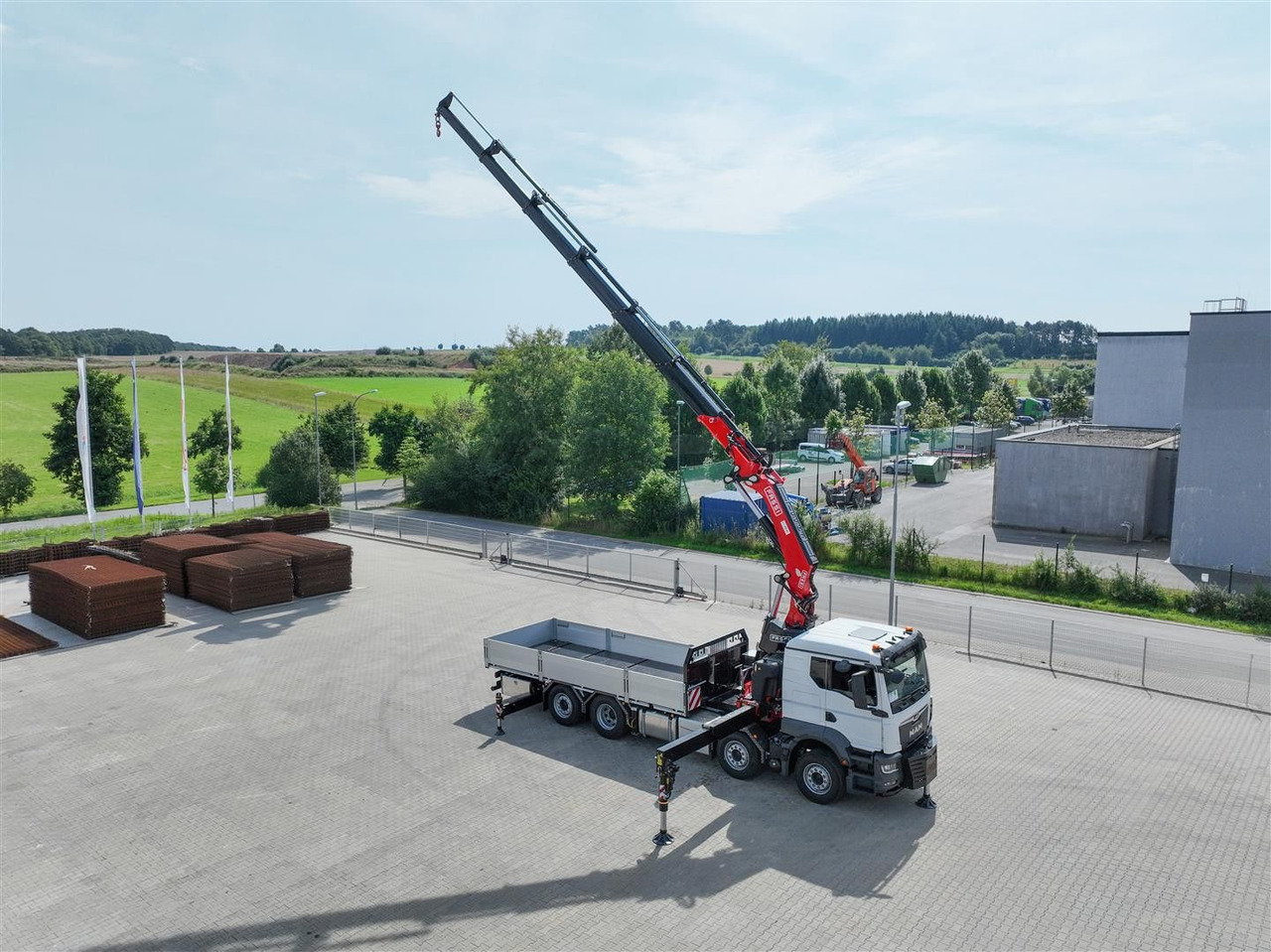MAN 35.470 8x2 Kran F710 RA2.26 - Kamion sa tovarnim sandukom, Kamion sa dizalicom: slika 1 MAN 35.470 8x2 Kran F710 RA2.26 - Kamion sa tovarnim sandukom, Kamion sa dizalicom: slika 1