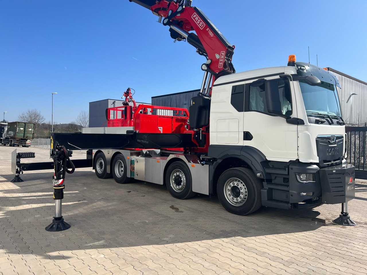 MAN 8x4 mit F1150RA.2.28 L616 Winde, 2.per. Korb - Kamion sa dizalicom: slika 2 MAN 8x4 mit F1150RA.2.28 L616 Winde, 2.per. Korb - Kamion sa dizalicom: slika 2